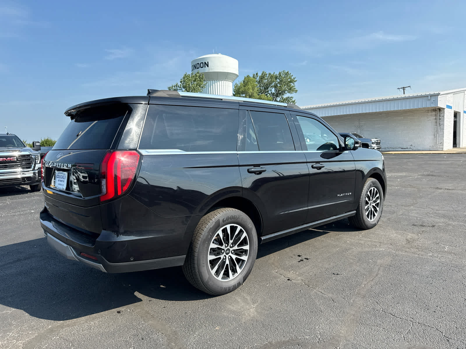 Used 2025 Ford Expedition Platinum AWD/4WD image 5
