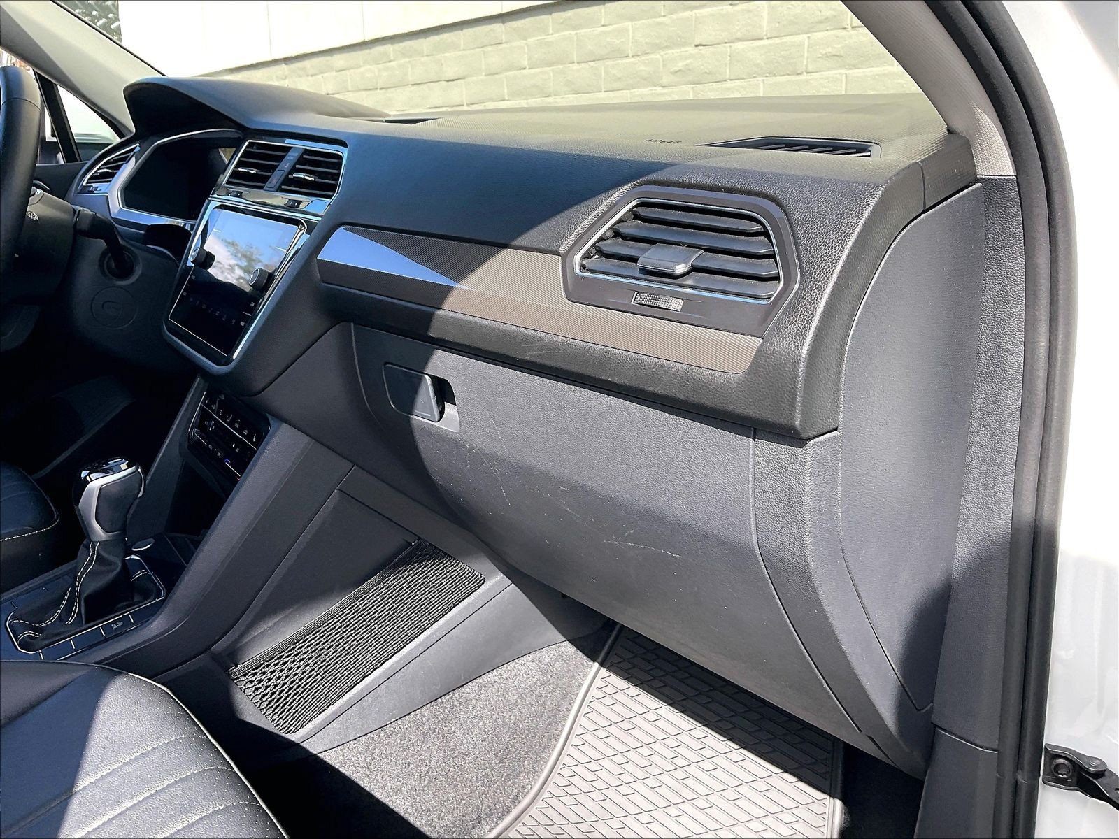 Certified 2023 Volkswagen Tiguan SE FWD image 16
