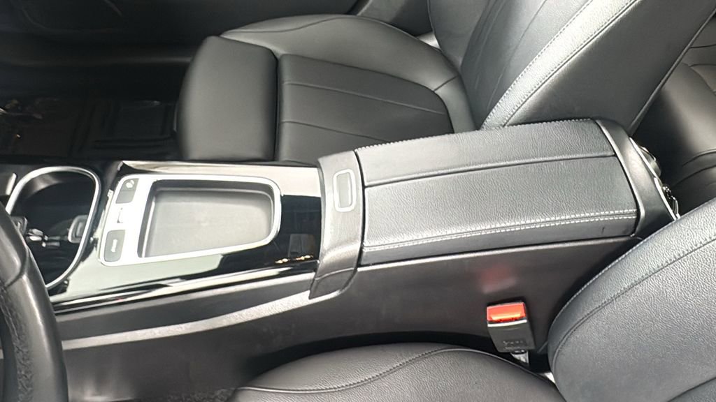 Used 2025 Mercedes-Benz CLA 250 4MATIC image 33