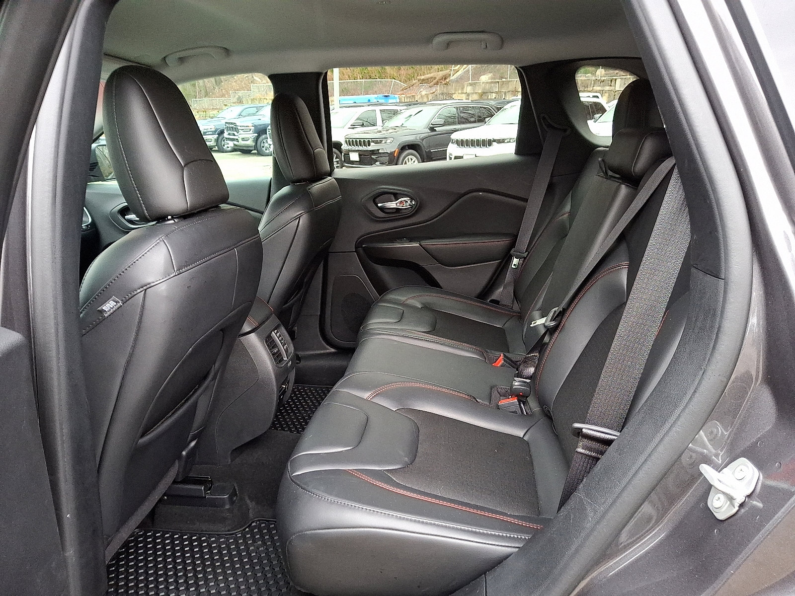 Certified 2020 Jeep Cherokee Trailhawk w/ Cold Weather Group image 12