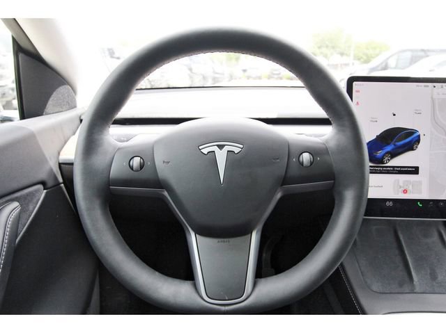 Used 2022 Tesla Model Y Long Range image 14