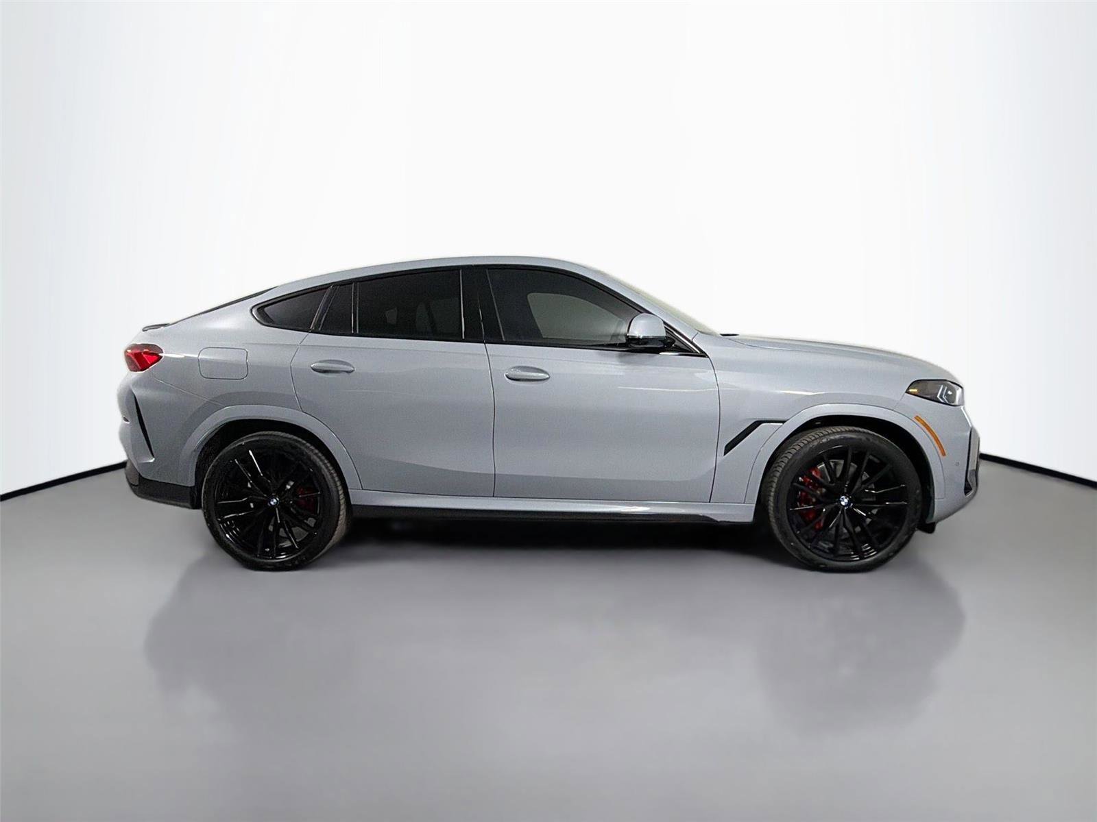 New 2026 BMW X6 xDrive40i w/ Climate Comfort Package image 4