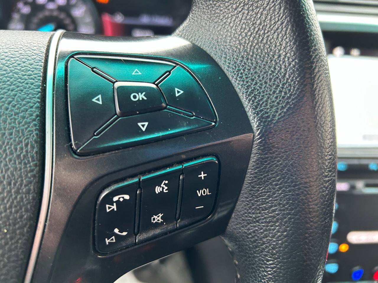 Used 2017 Ford Explorer Limited image 19