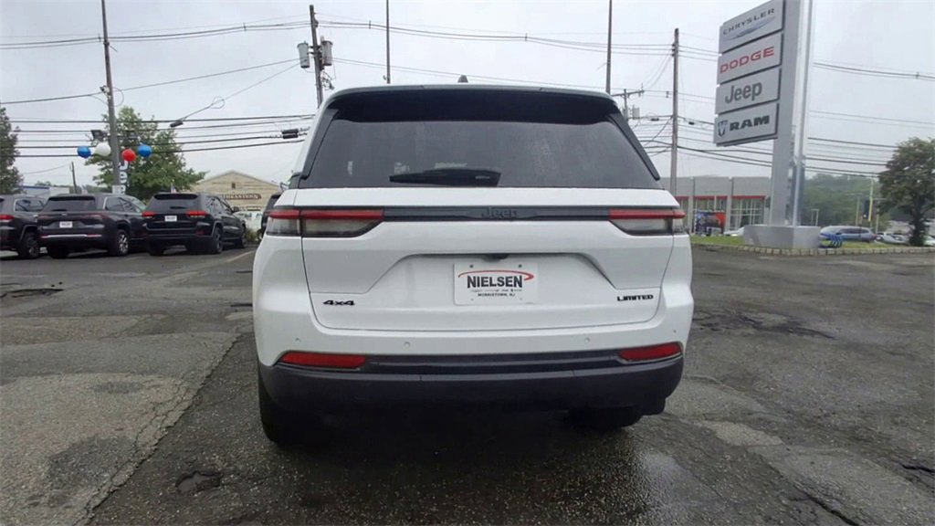 Certified 2025 Jeep Grand Cherokee Limited w/ Black Appearance Package image 7