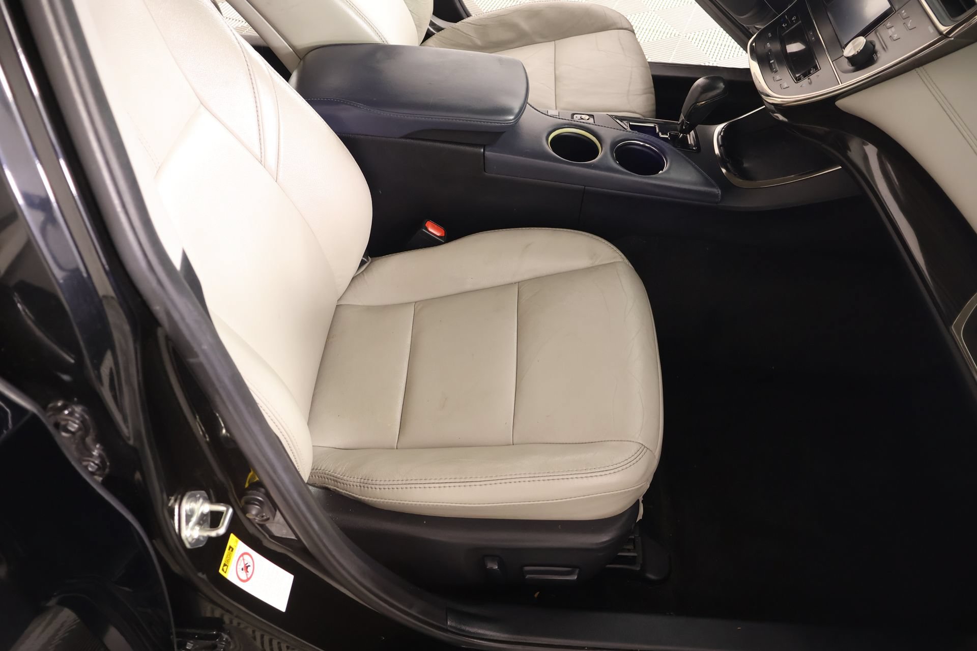 Used 2015 Toyota Avalon XLE FWD image 13