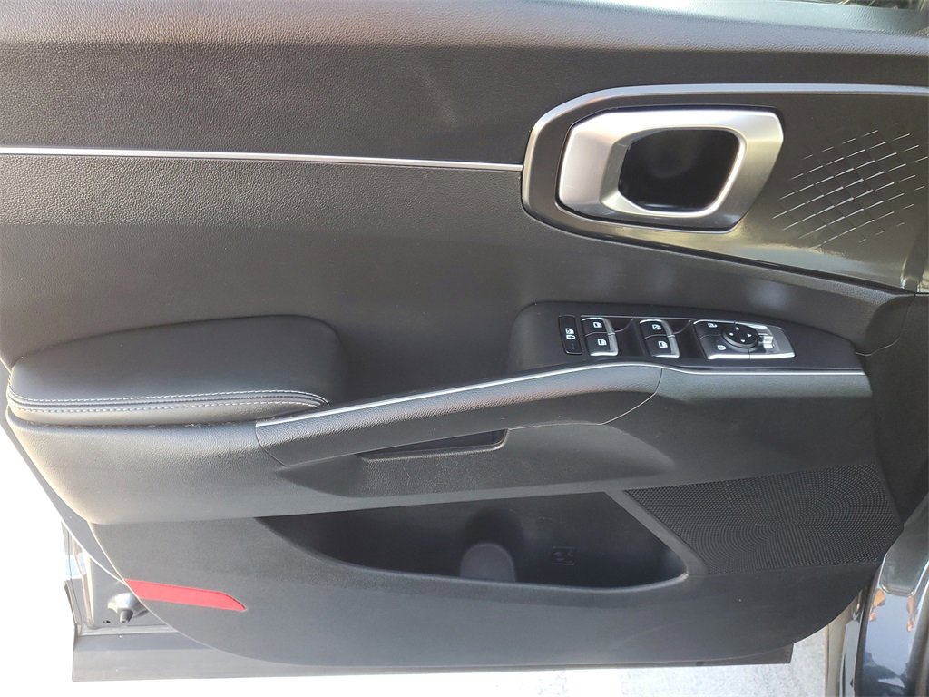 Used 2021 Kia Sorento S image 18