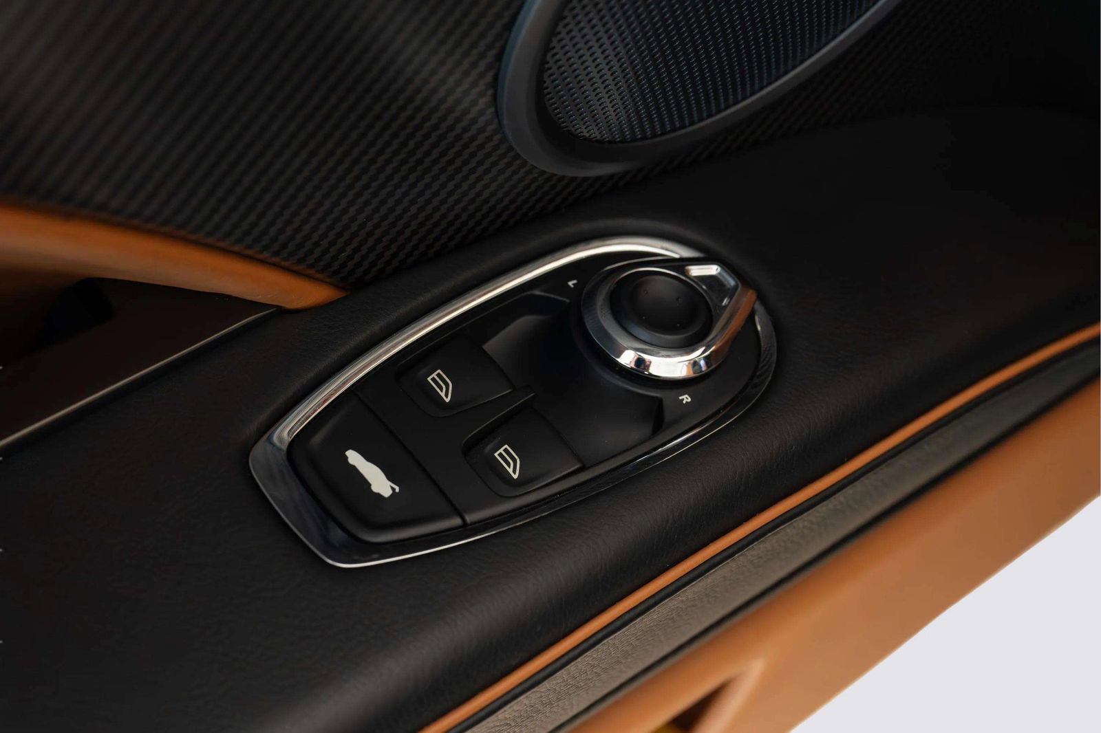 Used 2021 Aston Martin DBS Superleggera Volante image 33