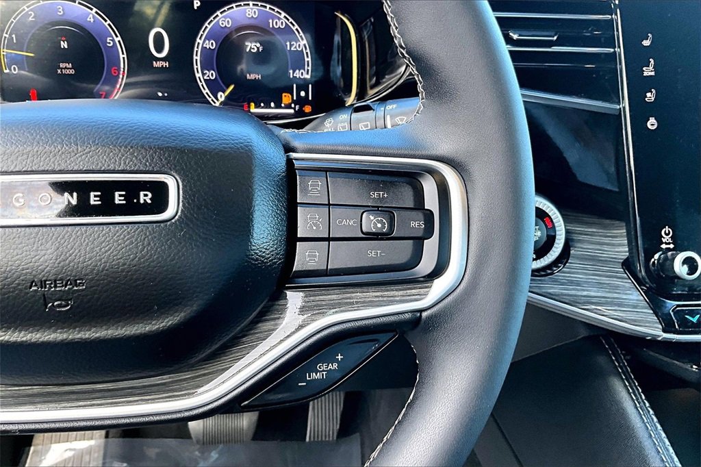 Used 2022 Jeep Wagoneer Series III w/ Flexible Seating Group image 12