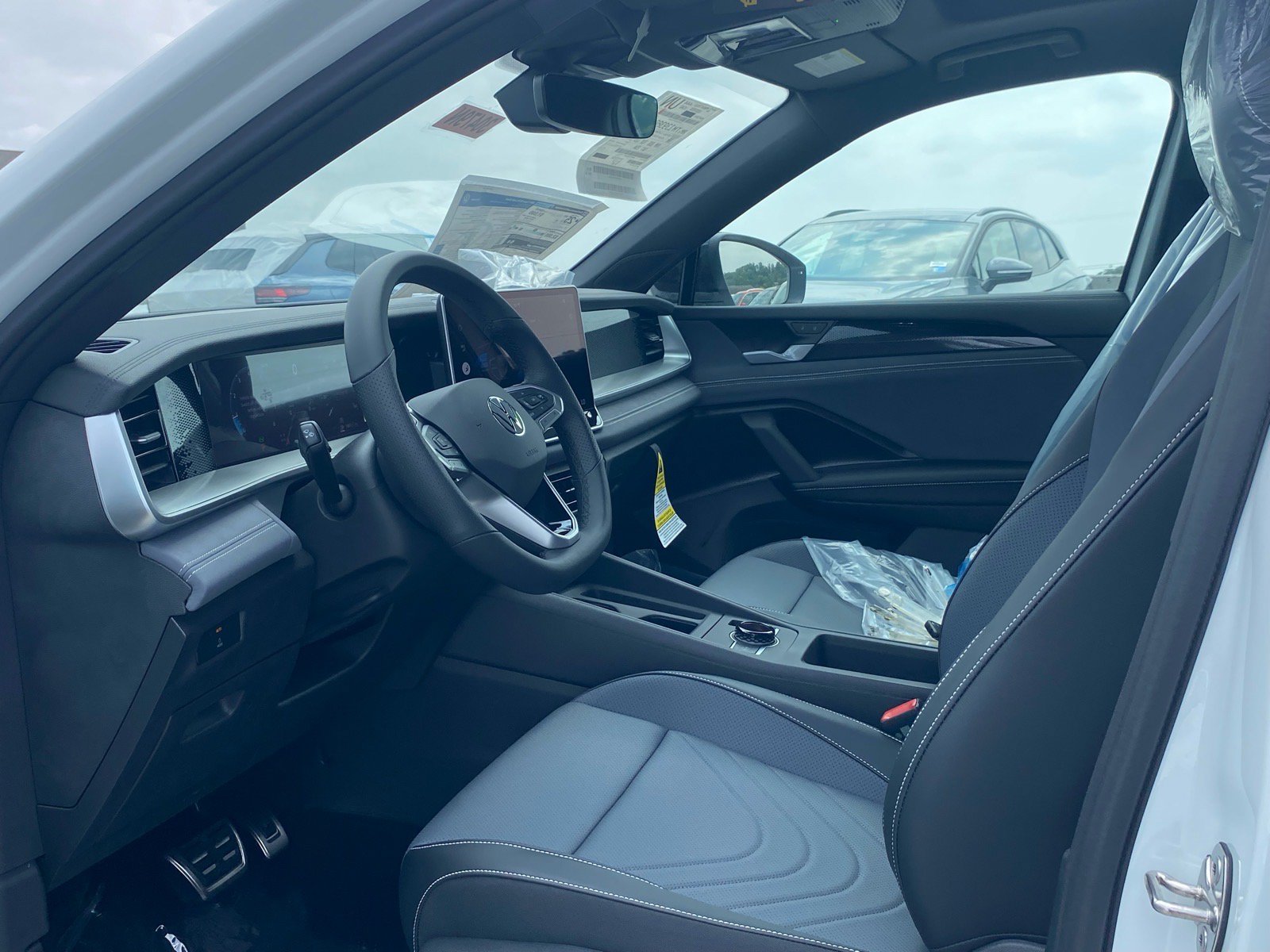 New 2026 Volkswagen Tiguan SE R-Line AWD/4WD image 7