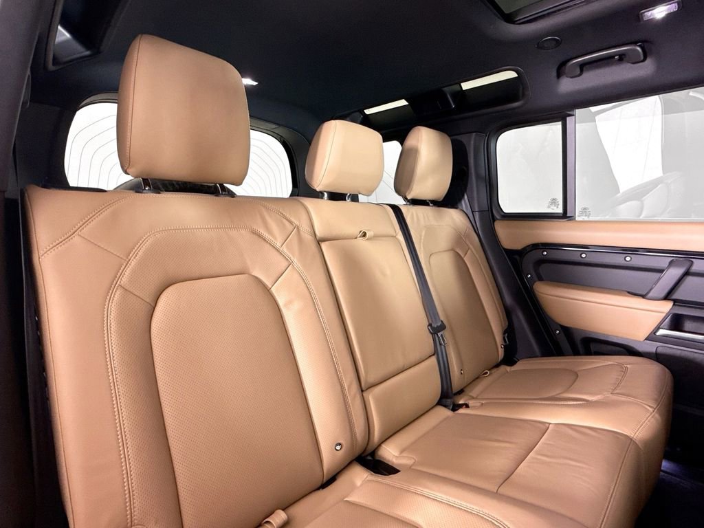 Used 2025 Land Rover Defender 110 S image 15