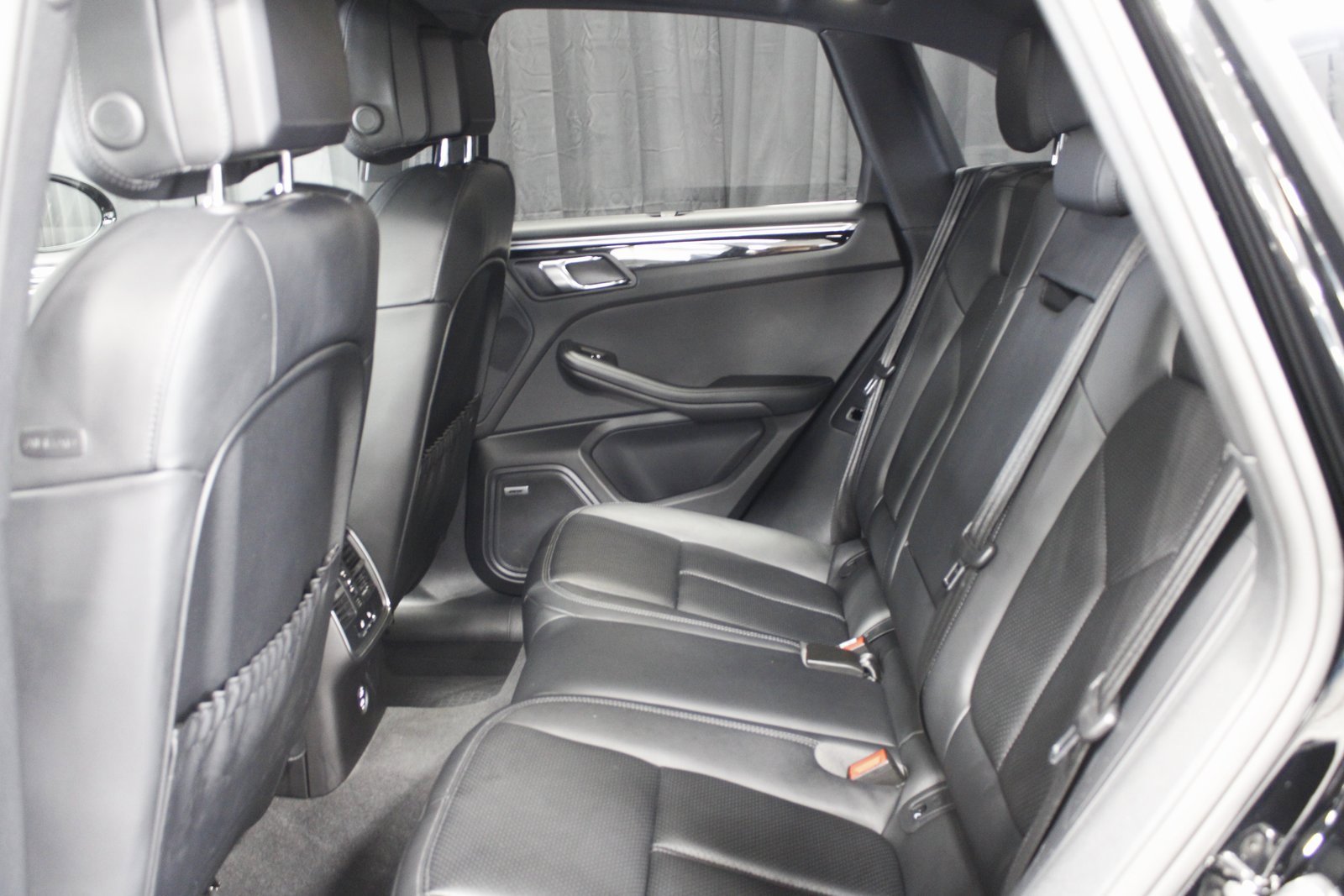 Certified 2025 Porsche Macan image 21