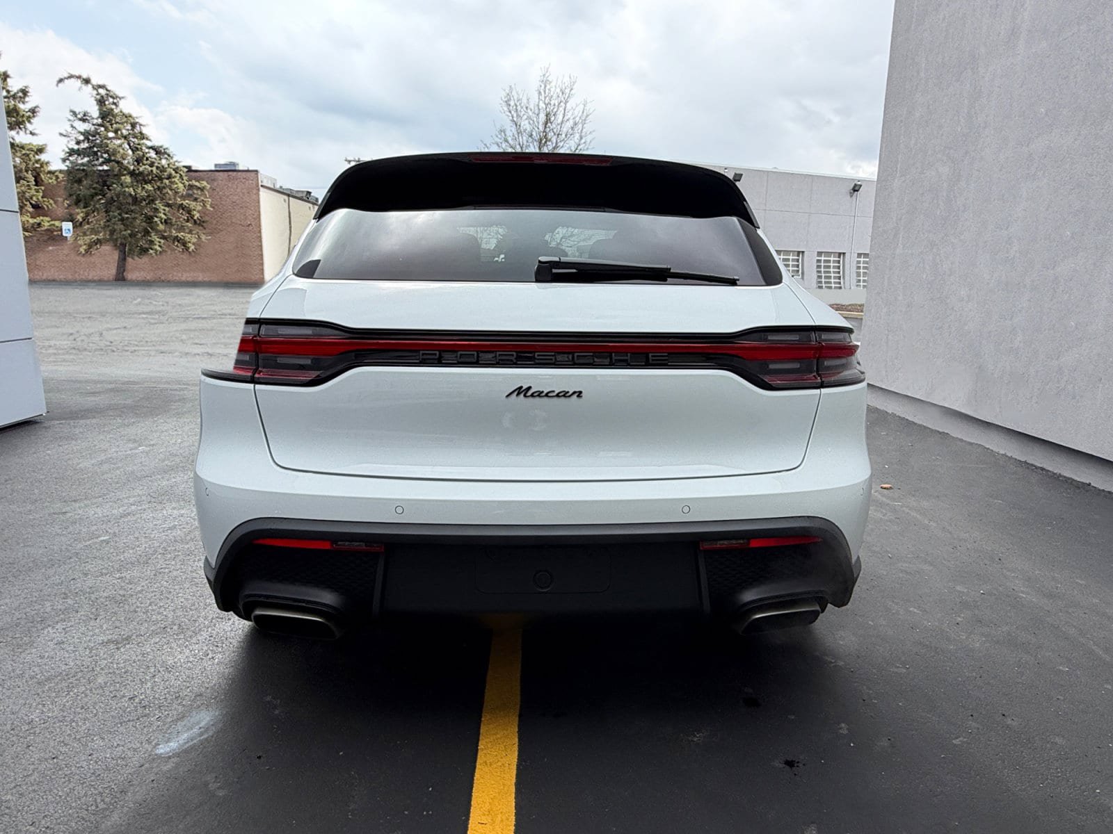 Certified 2025 Porsche Macan AWD/4WD image 13