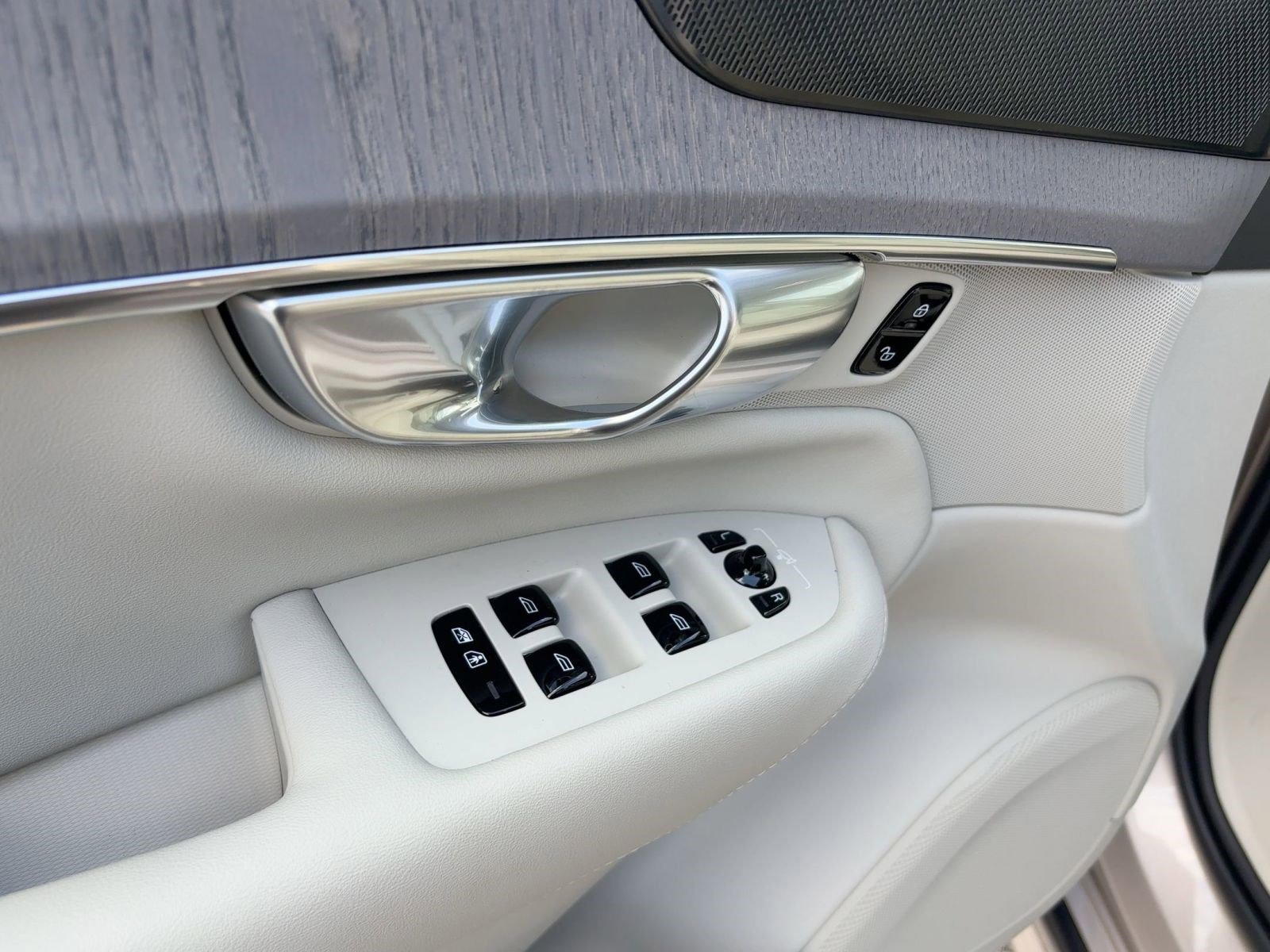 New 2026 Volvo XC90 B6 Ultra image 13