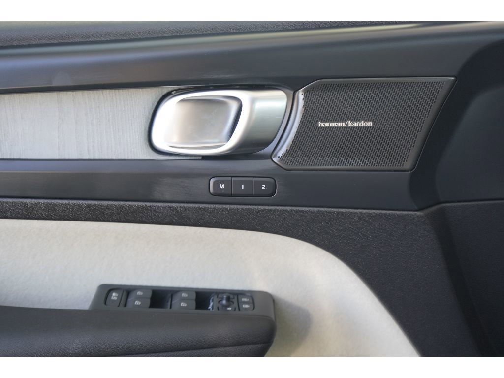 New 2026 Volvo XC40 B5 Ultra w/ Climate Package image 10