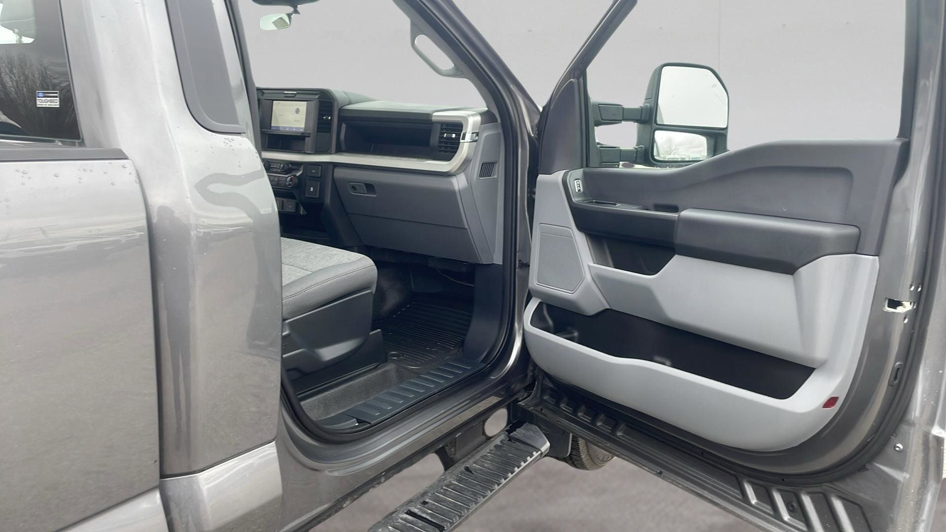 Used 2025 Ford F250 XL w/ XL Chrome Package image 17