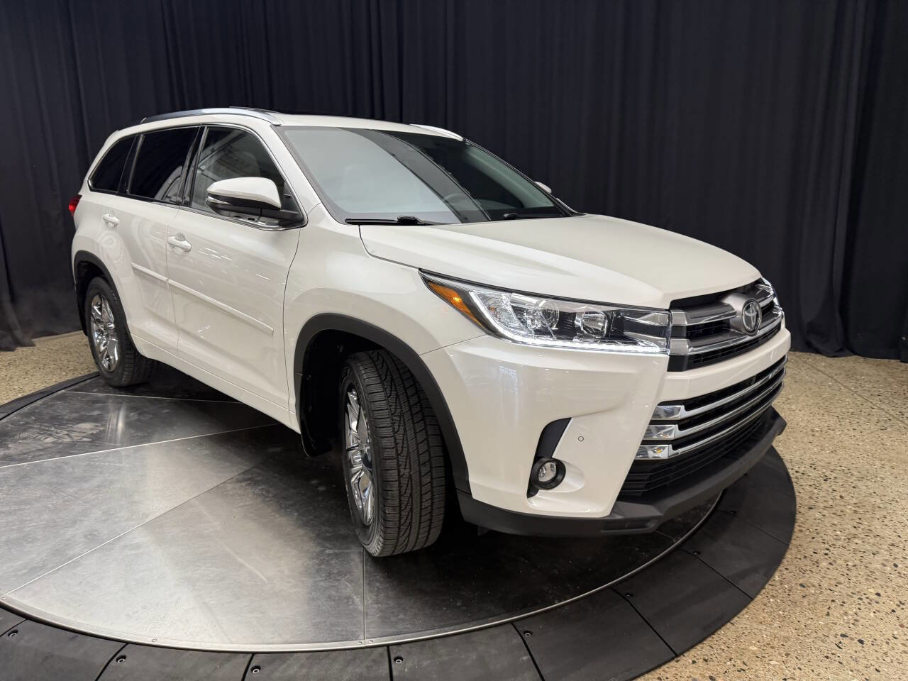 Used 2019 Toyota Highlander Limited Platinum AWD/4WD image 16