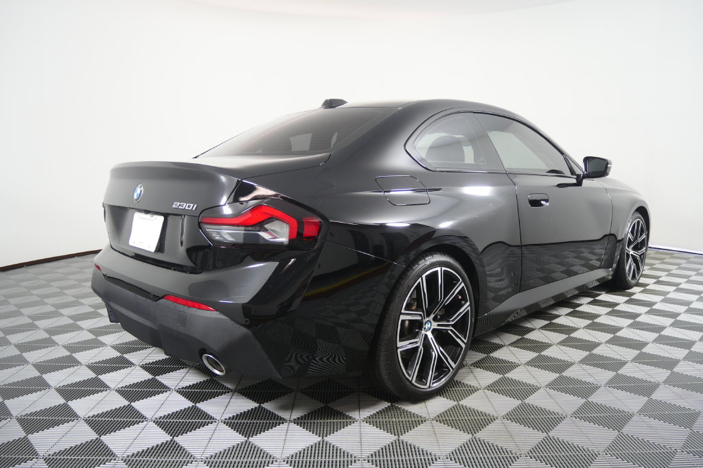 Used 2023 BMW 230i Coupe w/ Premium Package RWD image 4