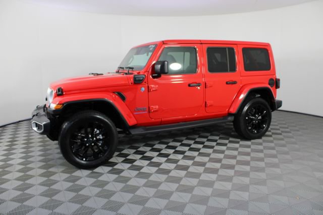Used 2025 Jeep Wrangler Unlimited Sahara w/ Safety Group AWD/4WD image 2