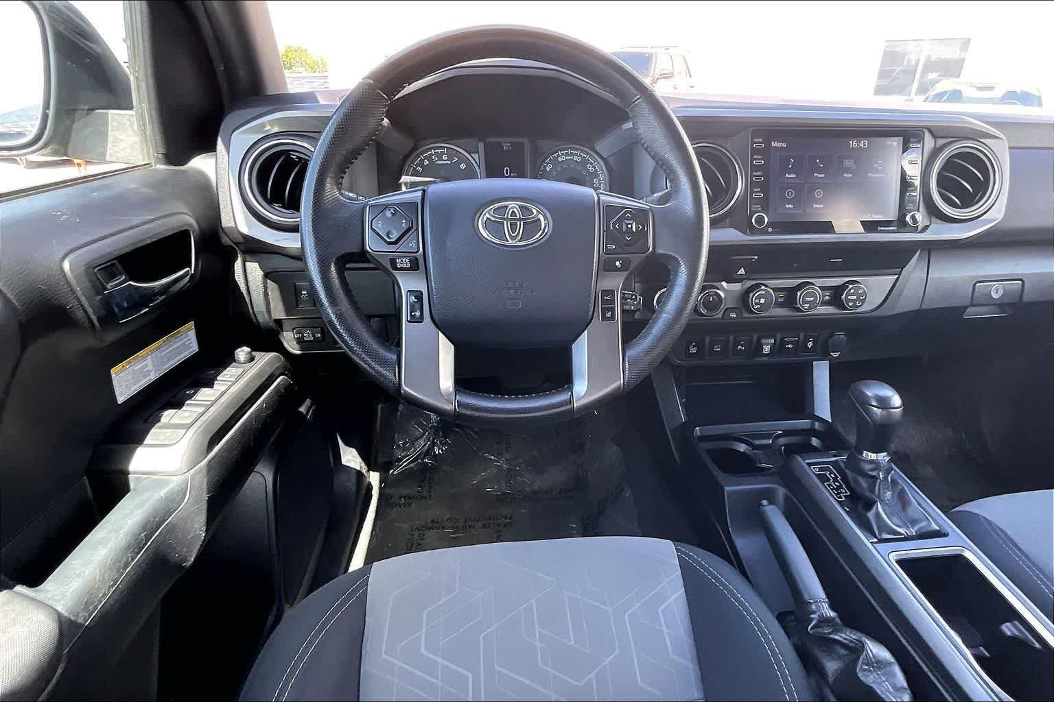 Used 2020 Toyota Tacoma TRD Off-Road w/ Technology Package AWD/4WD image 14