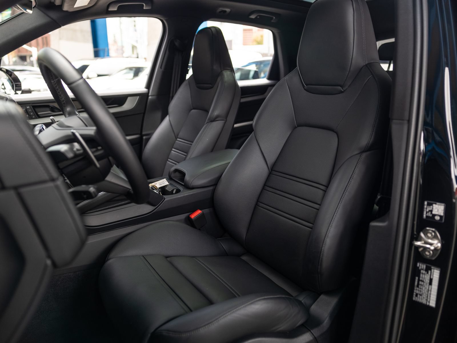 Certified 2026 Porsche Cayenne E-Hybrid AWD/4WD image 5