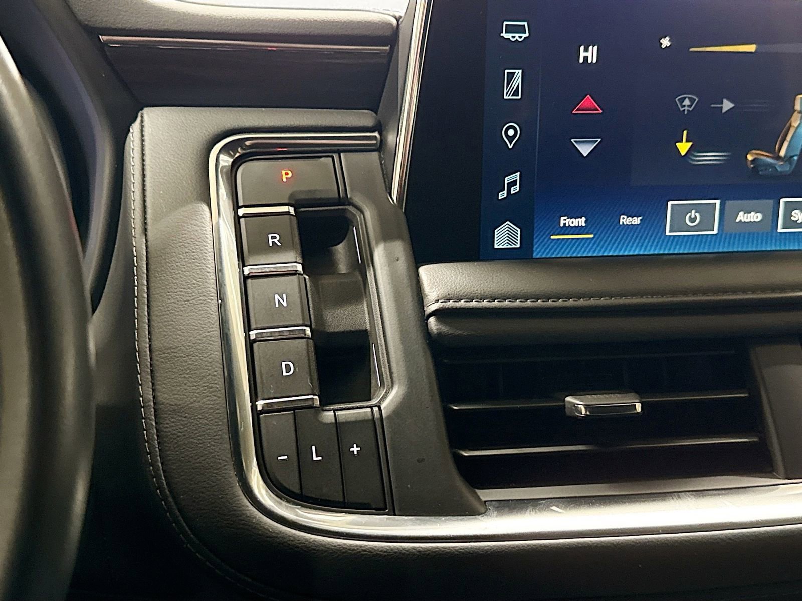 Used 2024 Chevrolet Tahoe LT AWD/4WD image 19