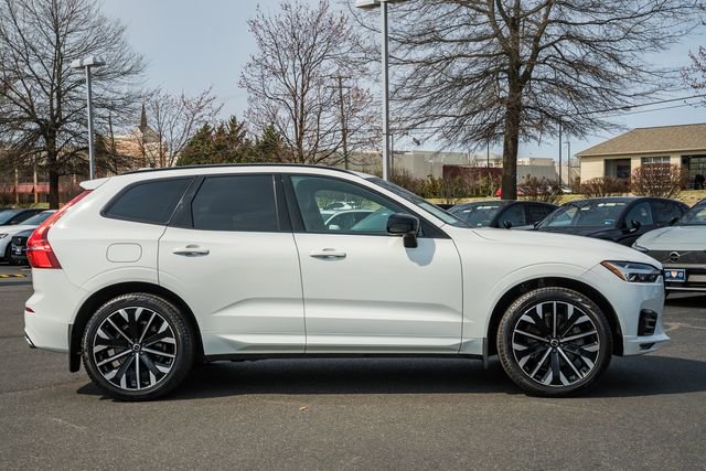 Used 2021 Volvo XC60 T6 R-Design w/ Advanced Package image 3