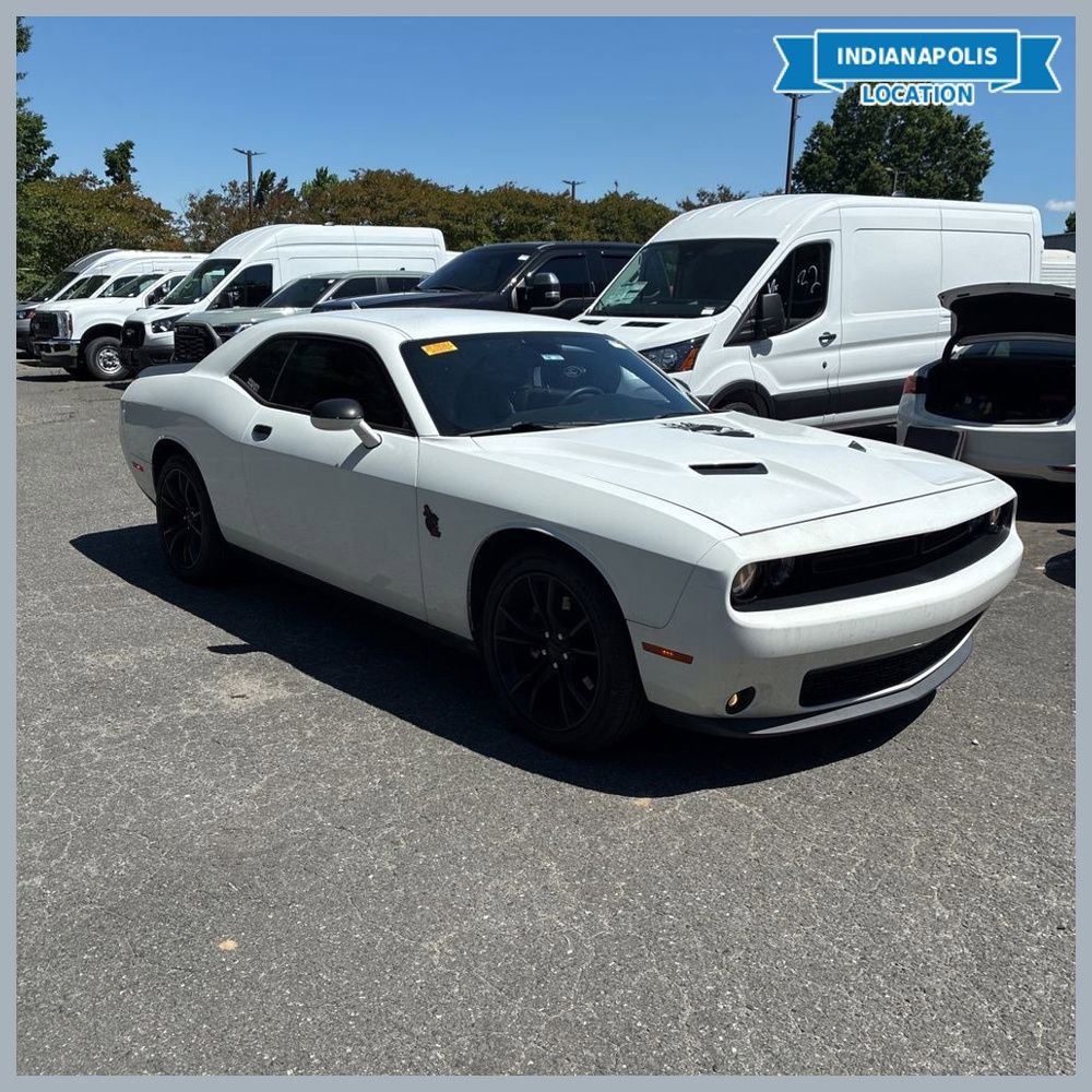 Used 2016 Dodge Challenger R/T Plus RWD image 1