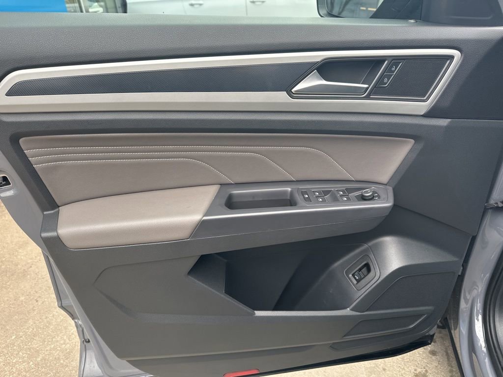 Used 2021 Volkswagen Atlas Cross Sport SE image 16