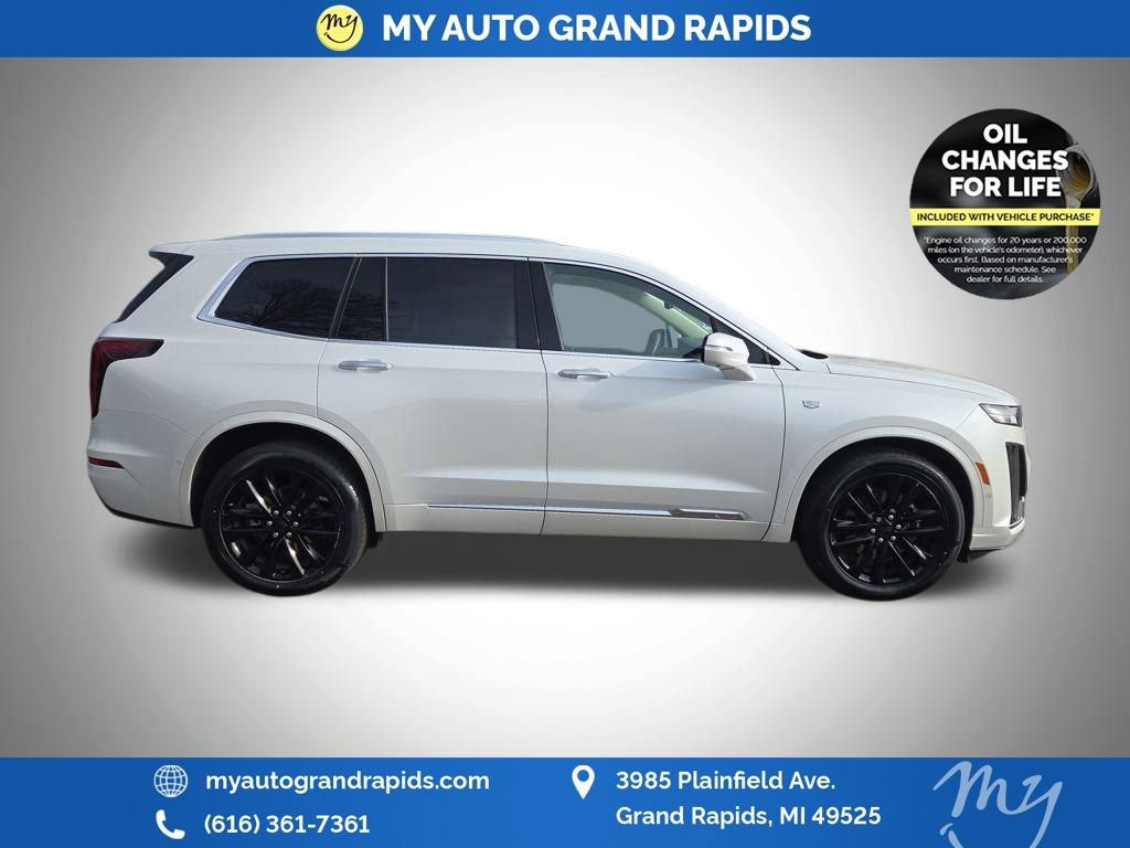 Used 2022 Cadillac XT6 Premium Luxury w/ Technology Package image 16