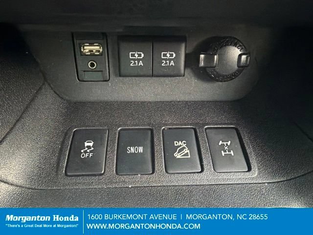 Used 2017 Toyota Highlander LE AWD/4WD image 19