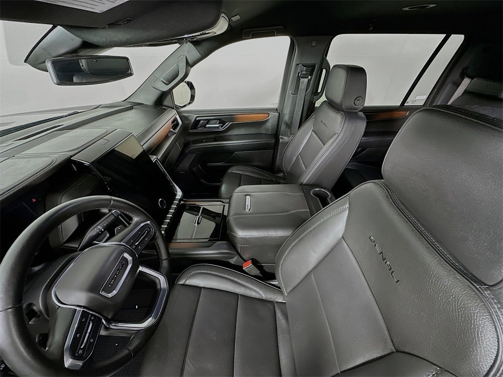 Used 2025 GMC Yukon XL Denali image 11