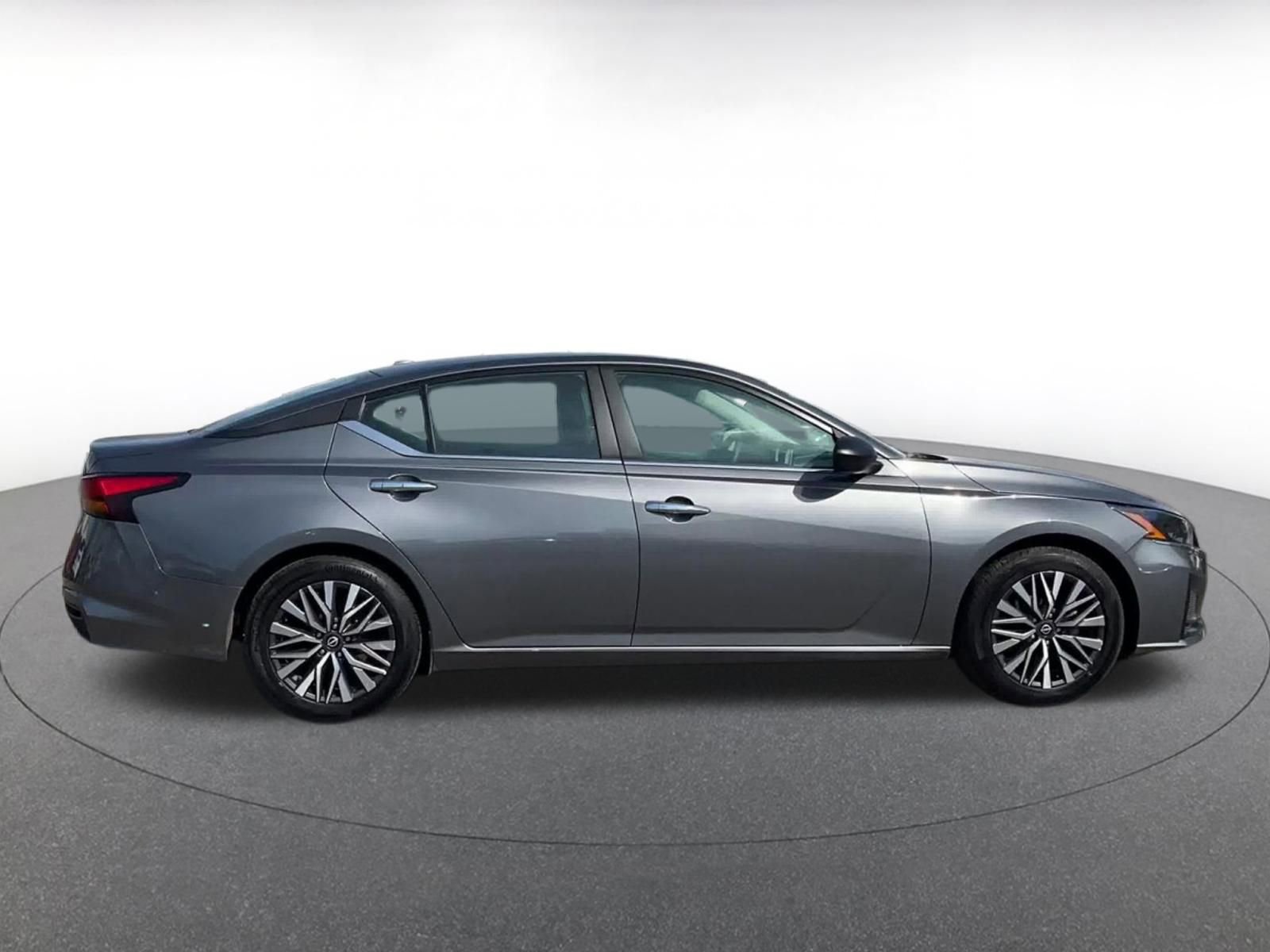 Used 2025 Nissan Altima 2.5 SV image 16