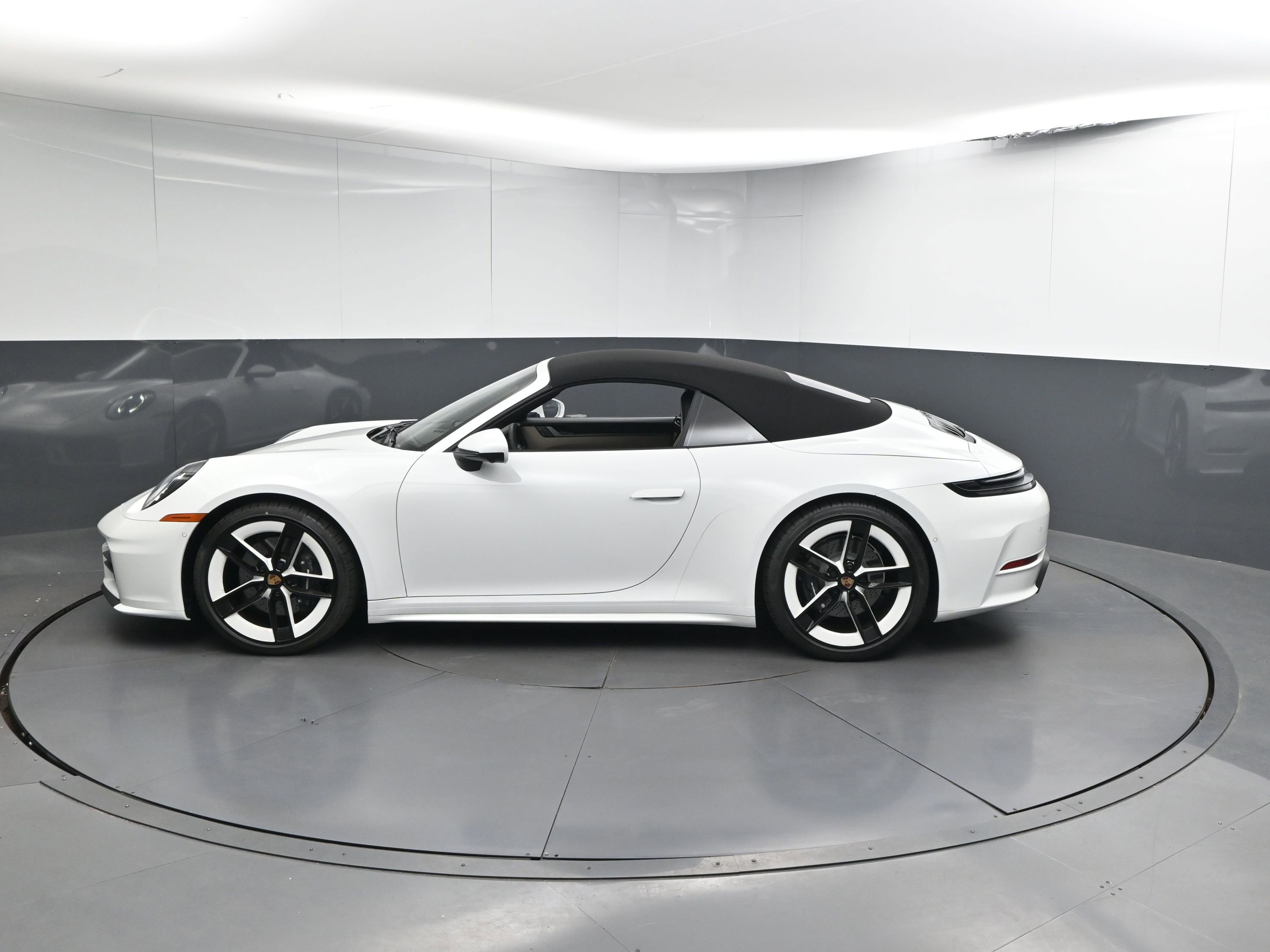 Certified 2025 Porsche 911 Carrera image 2