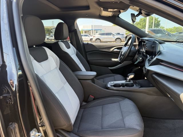 Certified 2025 Chevrolet Trax RS w/ Sunroof Package FWD image 30