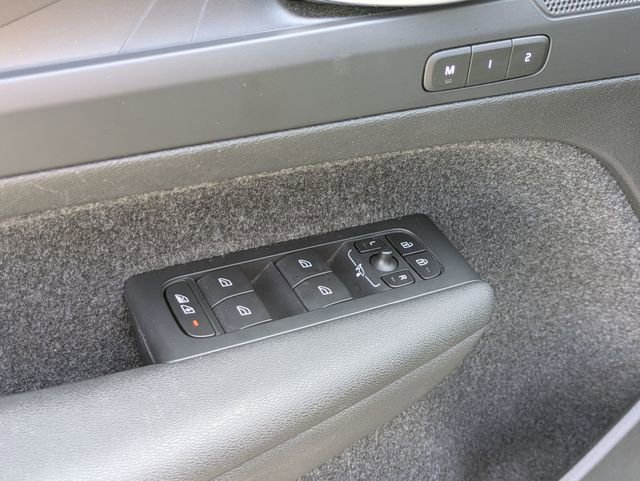 Certified 2023 Volvo XC40 Recharge Plus image 12