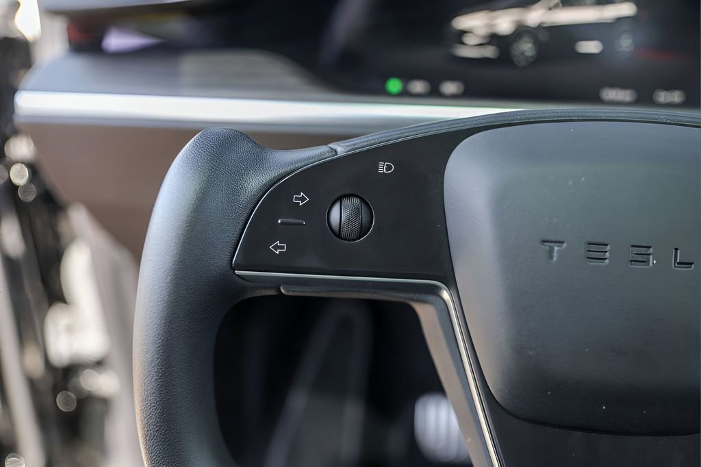 Used 2023 Tesla Model X image 14