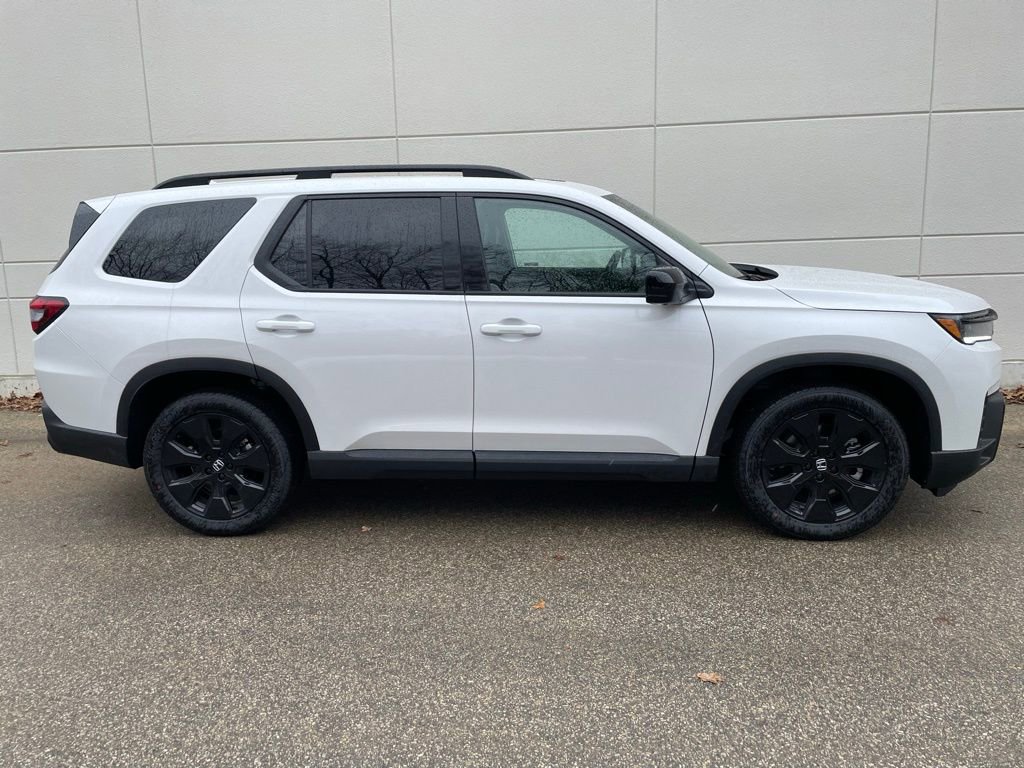 New 2026 Honda Pilot Black Edition image 5