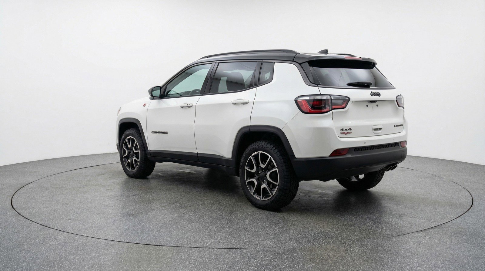Used 2025 Jeep Compass Trailhawk AWD/4WD image 6
