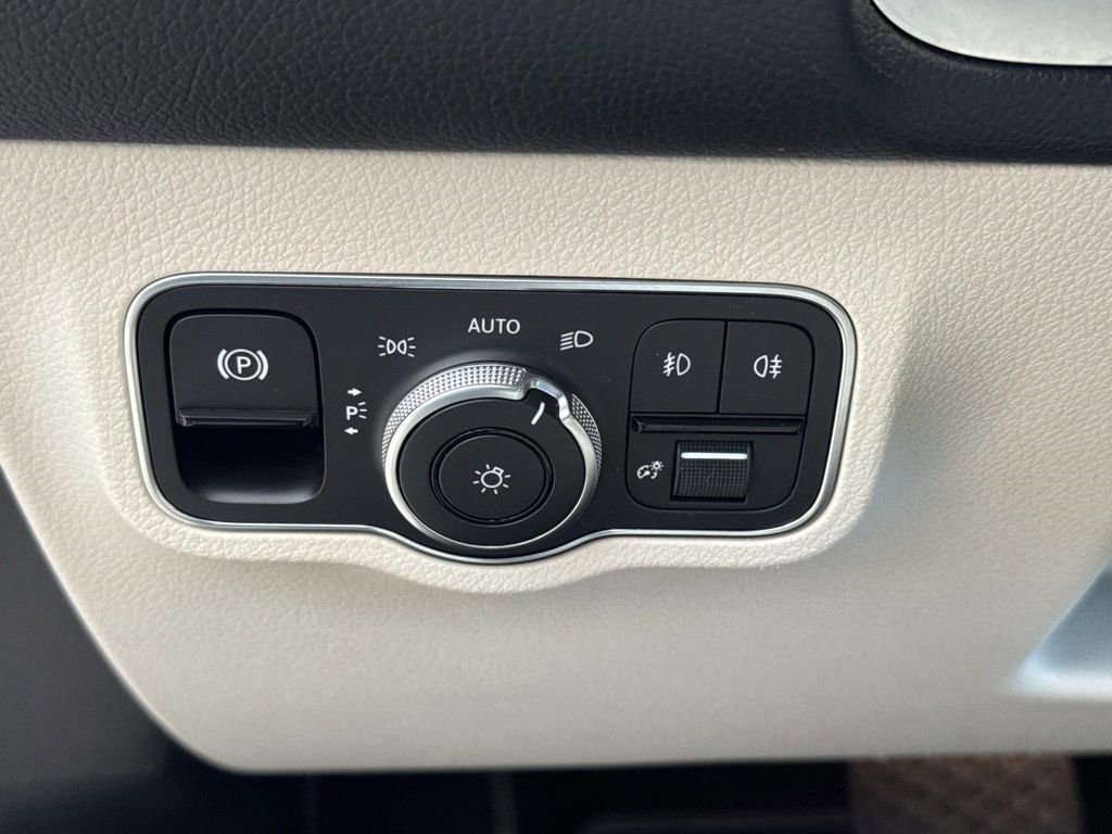 Used 2021 Mercedes-Benz GLB 250 image 21