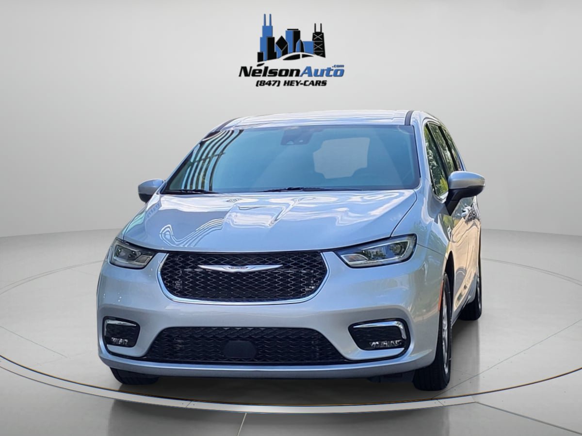 Used 2023 Chrysler Pacifica Touring-L FWD image 11