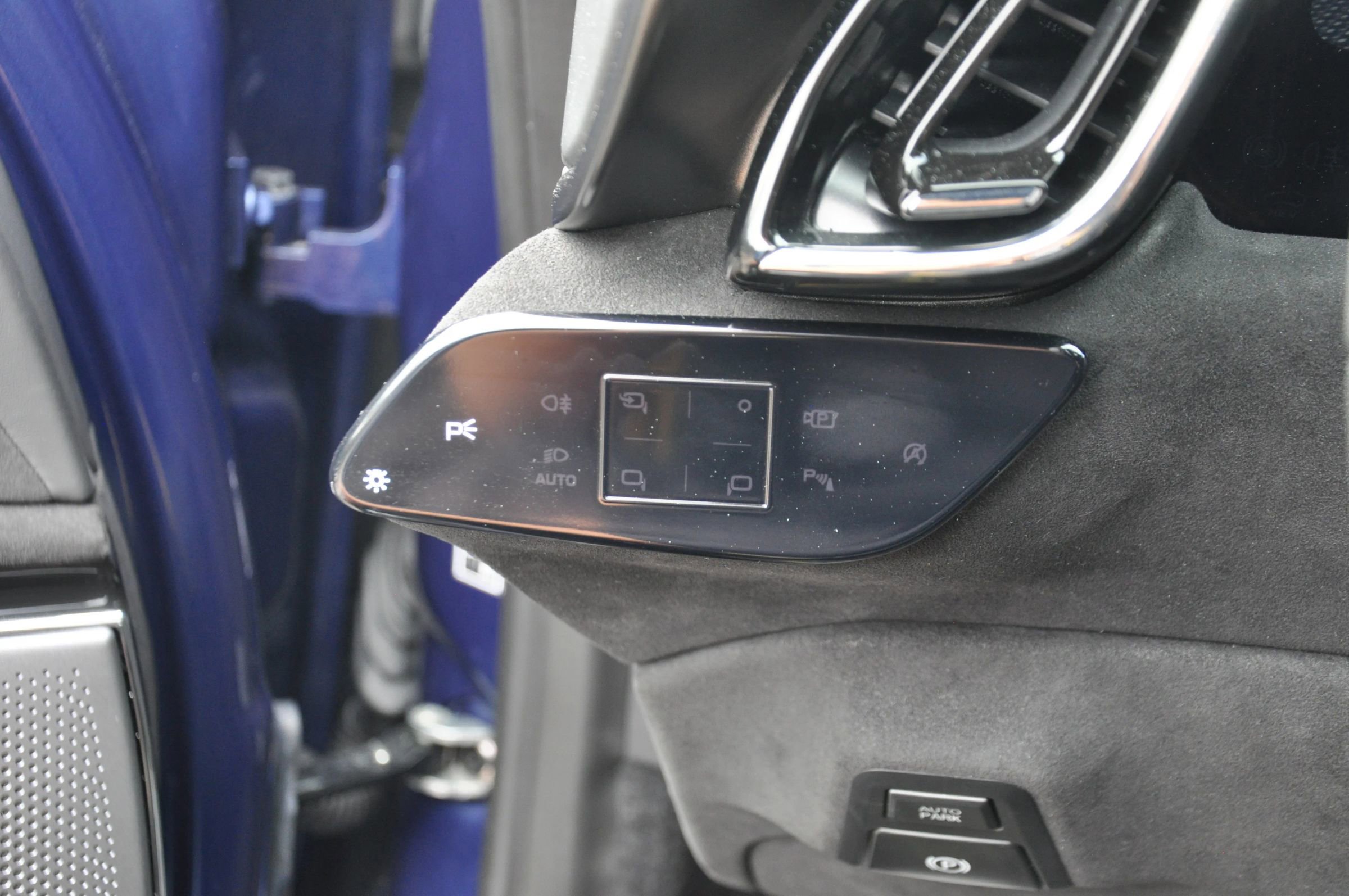 Used 2022 Ferrari Roma image 25