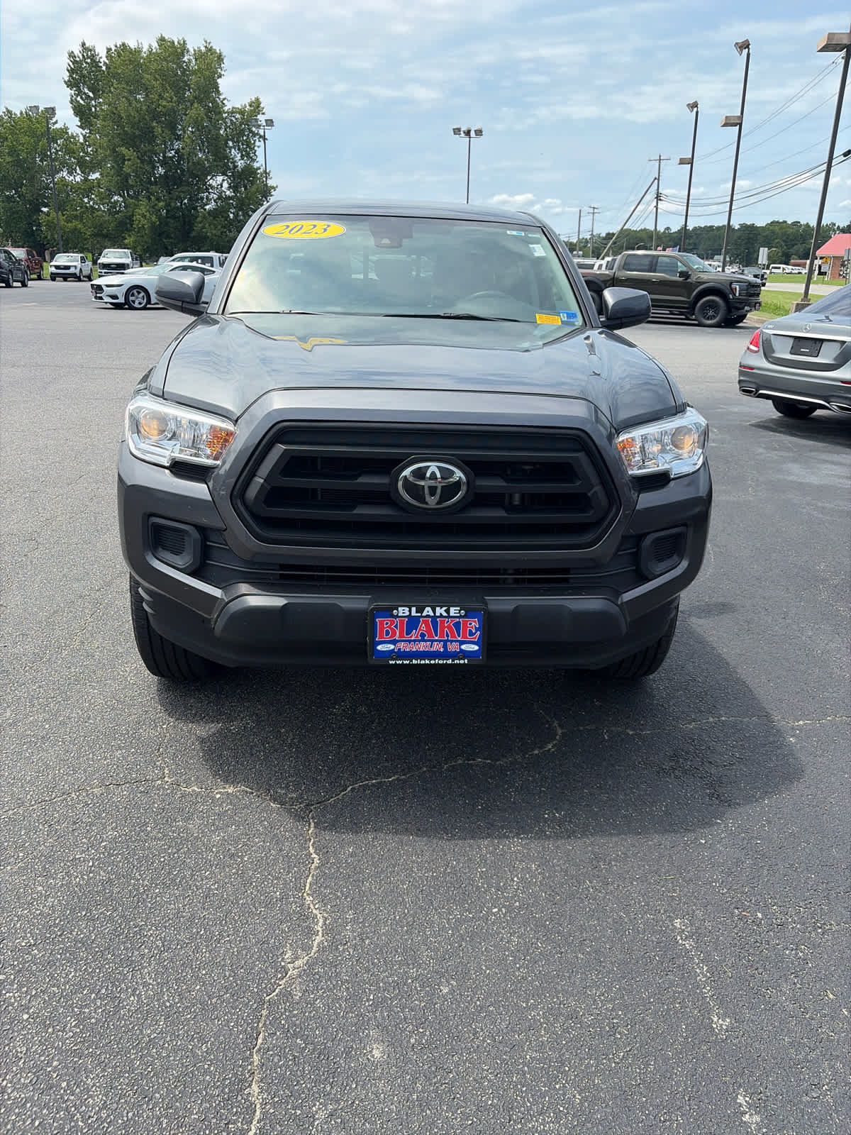 Used 2023 Toyota Tacoma SR AWD/4WD image 2