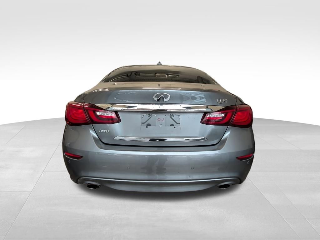 Used 2016 INFINITI Q70 3.7 AWD/4WD image 4