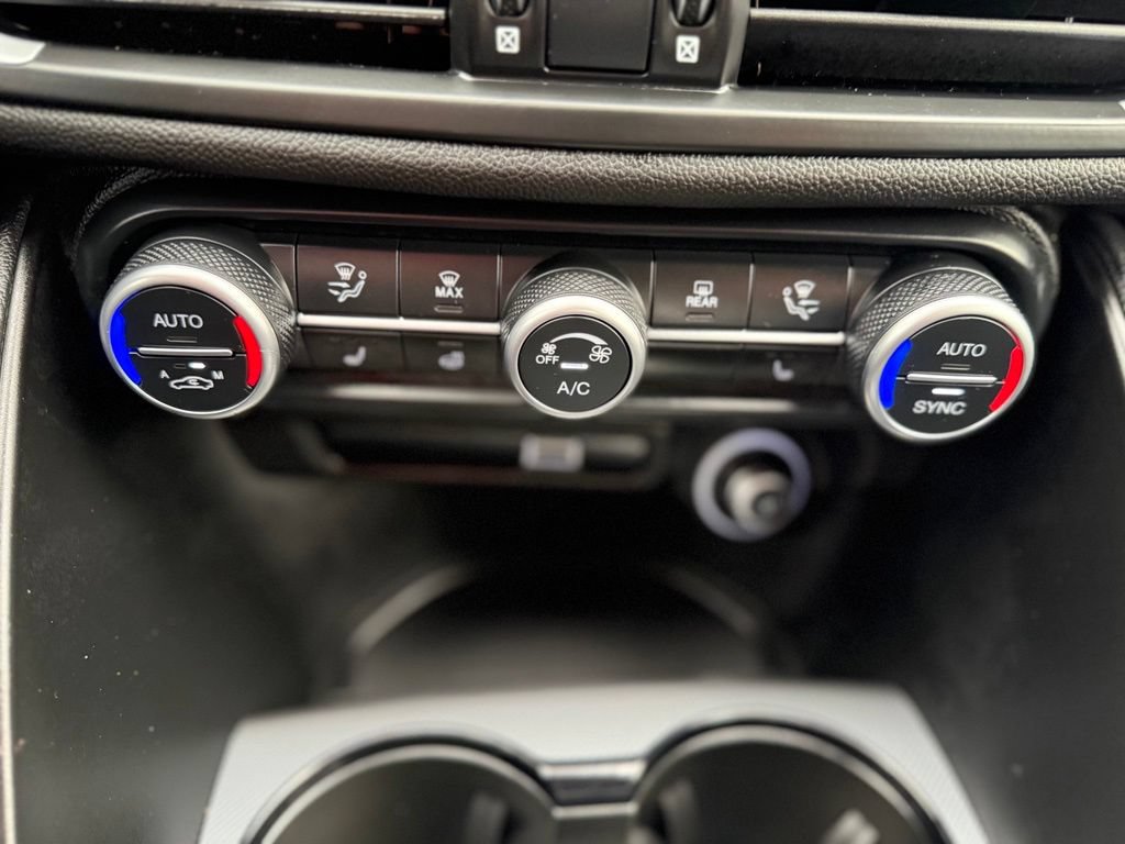 New 2026 Alfa Romeo Giulia w/ Driving Assist Package RWD image 39