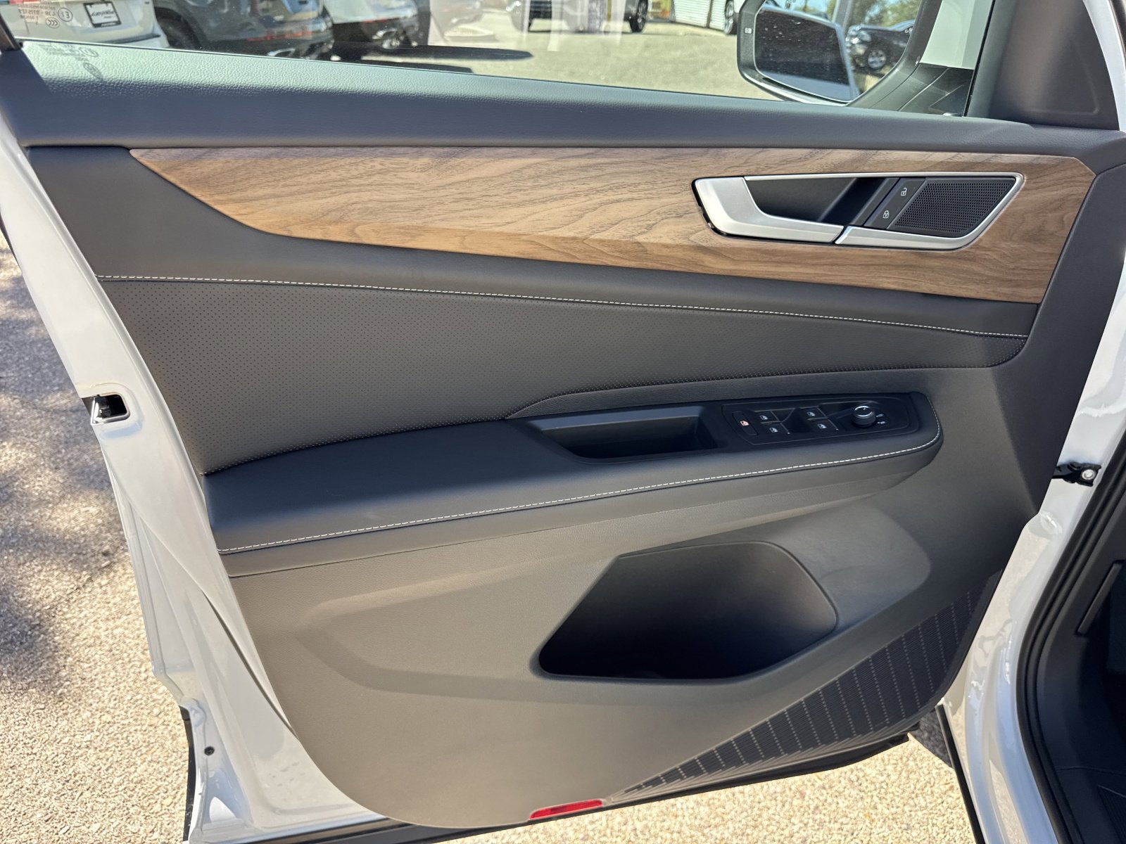 New 2026 Volkswagen Atlas SE image 11