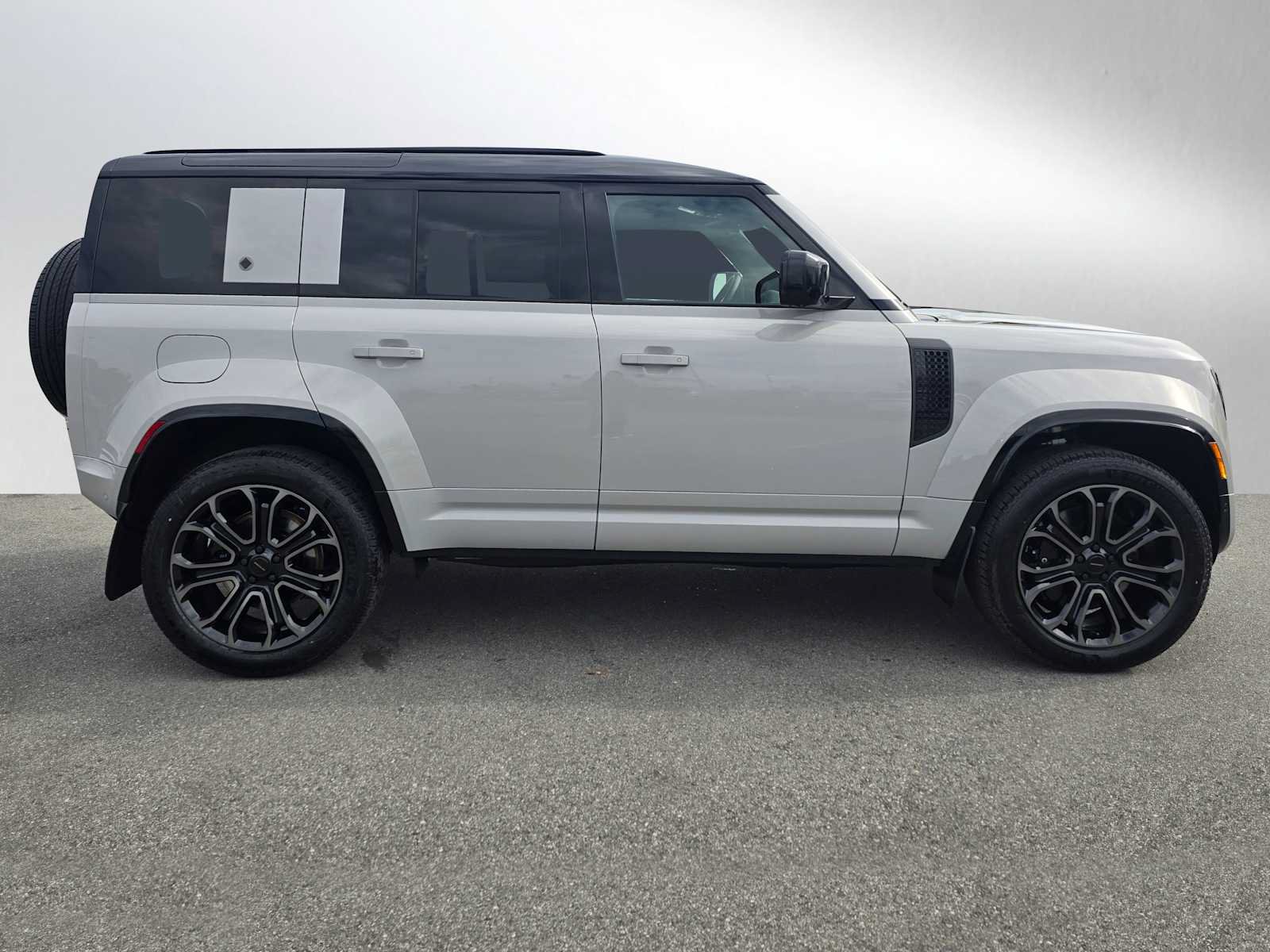 New 2026 Land Rover Defender 110 OCTA AWD/4WD image 6