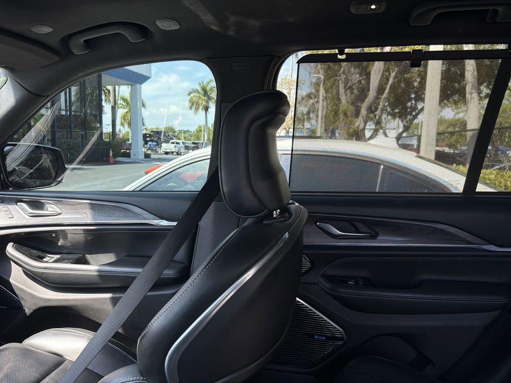 Used 2022 Jeep Grand Cherokee Overland w/ Advanced Protech Group III image 12