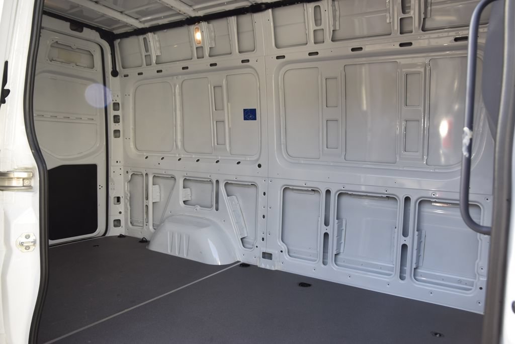 Used 2025 Mercedes-Benz Sprinter 2500 image 16