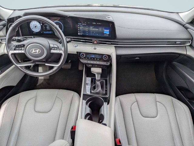 Used 2025 Hyundai Elantra Limited FWD image 13