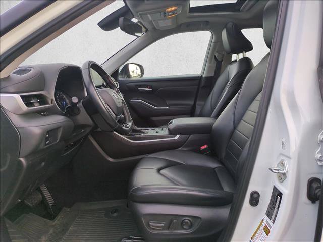 Used 2021 Toyota Highlander XLE image 17